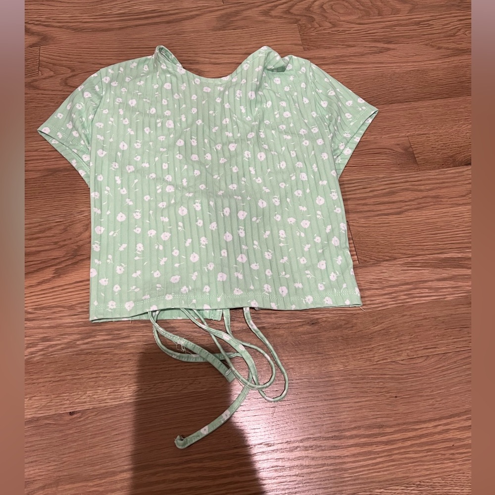 NWOT Rue 21 light green crop top with tie back